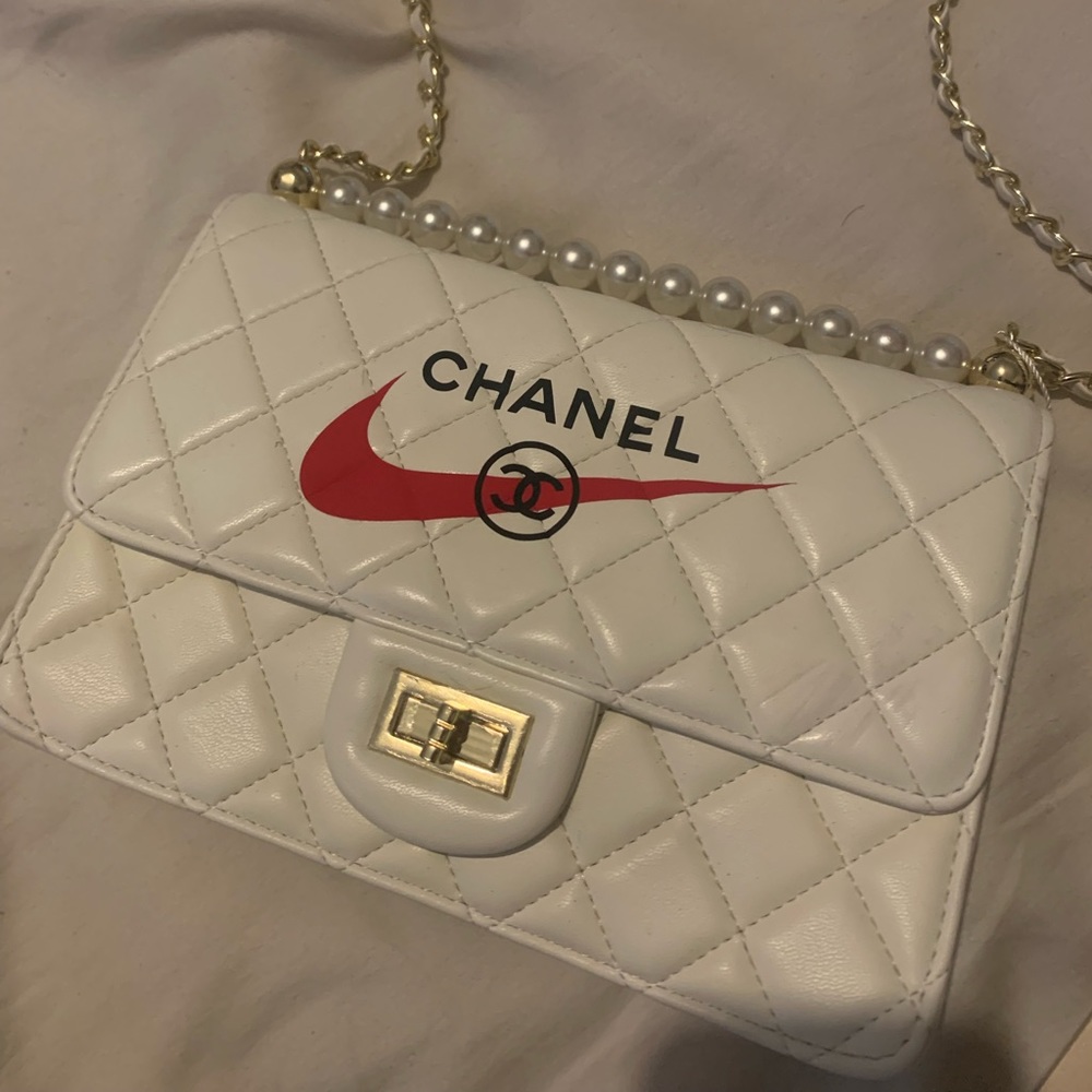 Quilted chain bag